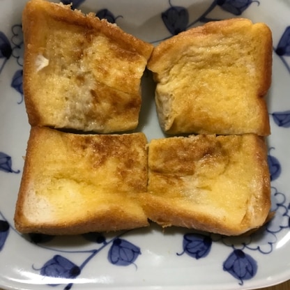 グラニュー糖が無かったので、はちみつで代用しました。
甘さ控えめで美味しかったです。